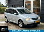 Volkswagen Touran 1.6 Ecc/Audio/Navi/Lm/Trekhaak (bj 2006), Auto's, Voorwielaandrijving, Stof, Zwart, 4 cilinders