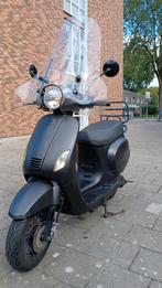 AGM VX50 4-takt scooter geel kenteken uit 2017, Ophalen, Maximaal 45 km/u, Agm, Zo goed als nieuw