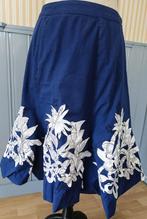 bijz kobaltblauwe folklore rok Didi met witte applicaties M, Maat 38/40 (M), Blauw, Didi, Ophalen of Verzenden