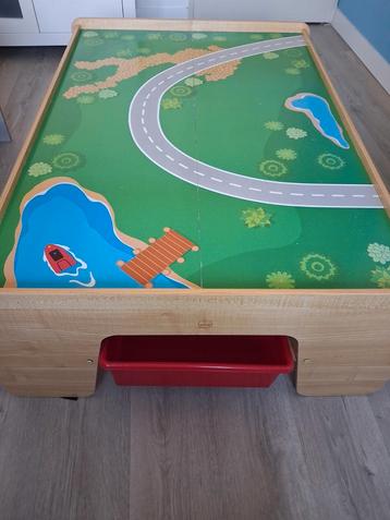 Houten Treintafel met Opbergbakken beschikbaar voor biedingen