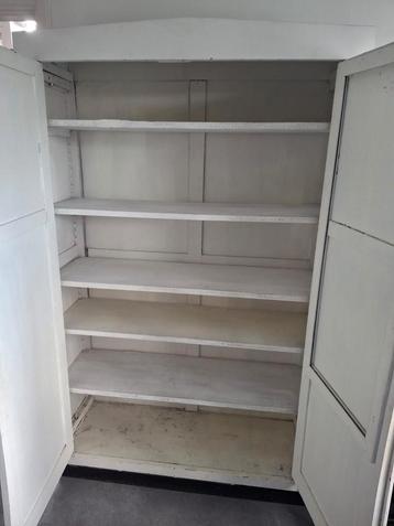 vintage, houten, witte kleding kast beschikbaar voor biedingen