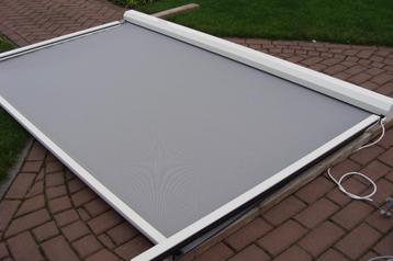 Te koop: Elektrisch screen met afstandsbediening i.z.g.st. beschikbaar voor biedingen