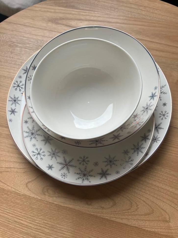 Winter/kerst servies, Huis en Inrichting, Keuken | Servies, Zo goed als nieuw, Compleet servies, Overige stijlen, Porselein, Ophalen