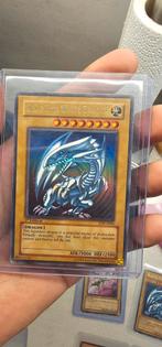Blue-Eyes White Dragon 1st Edition SDK-001, Ophalen of Verzenden, Gebruikt, Losse kaart, Foil