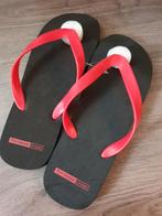 Zwart rode audi slippers, maat 43-44, Kleding | Heren, Slippers, Overige kleuren, Nieuw, Ophalen of Verzenden