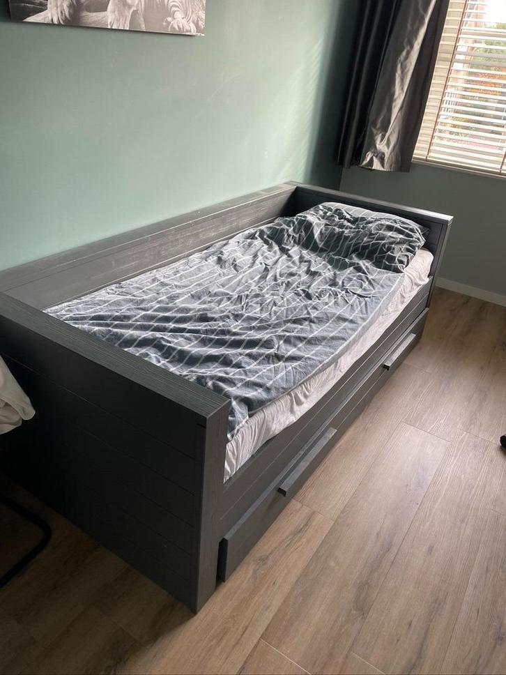 Wood Dennis Bed (bank) en matras, Huis en Inrichting, Slaapkamer | Bedden, Zo goed als nieuw, Eenpersoons, 90 cm, 200 cm, Hout