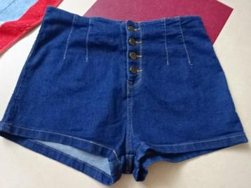 Leuk korte spijkerbroek van Forever 21 / maat 29 (maat 38) beschikbaar voor biedingen