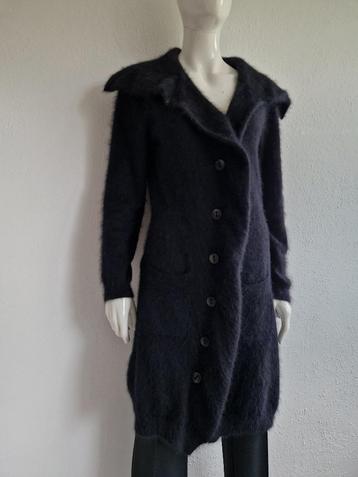 Caroline Biss vest. Maat M. Zwart/angorawol. beschikbaar voor biedingen