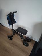 Zwarte knie step met tas te huur of te koop, Diversen, Rollators, Ophalen, Zo goed als nieuw
