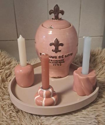 Leuke woon decoratie in roze nieuw beschikbaar voor biedingen