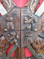 Antiek Schild met Zwaarden en Wapen, Ophalen of Verzenden