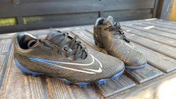 Nike Phantom maat 40,5 beschikbaar voor biedingen