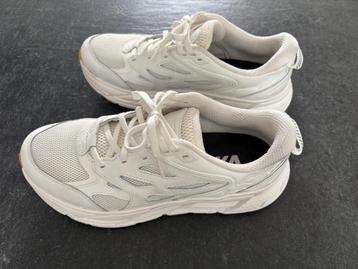 Hoka sneakers off white maat 40 beschikbaar voor biedingen