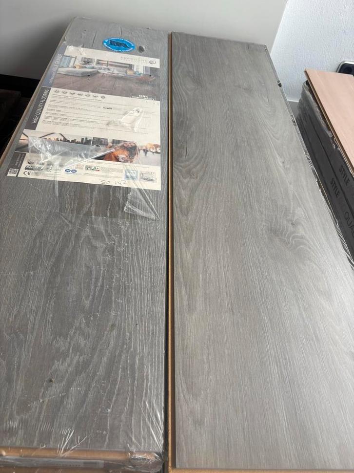 Laminaat 30m2 - Grijs, Doe-het-zelf en Verbouw, Vloerdelen en Plavuizen, Zo goed als nieuw, Laminaat, Kunststof, 150 cm of meer