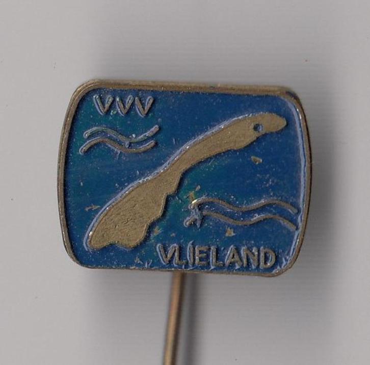 Vlieland VVV speldje, Verzamelen, Speldjes, Pins en Buttons, Gebruikt, Speldje of Pin, Overige onderwerpen, Ophalen of Verzenden