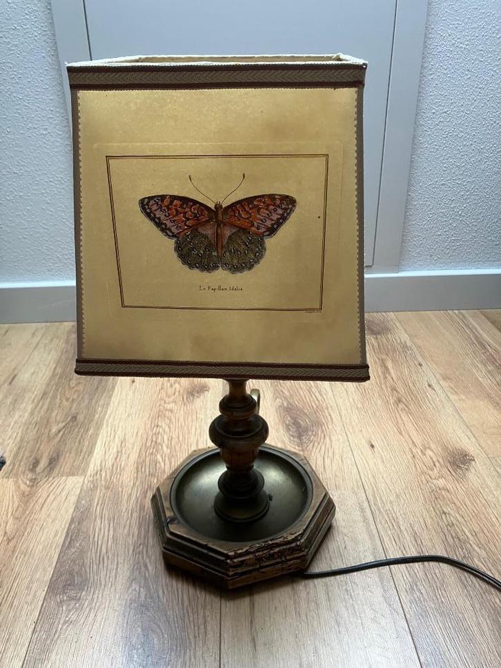 Vintage schemerlamp stoffenkap met print vlinders, Huis en Inrichting, Lampen | Tafellampen, Gebruikt, Minder dan 50 cm, Hout