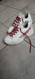LEVIS wit sneakers maat 37, Ophalen of Verzenden, Zo goed als nieuw, Wit, Sneakers of Gympen