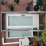 Nieuwe Hardhouten buiten deurkozijn met deurbeslag., Doe-het-zelf en Verbouw, Kozijnen en Schuifpuien, Deurkozijn, Nieuw, Hout