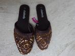 CLAIRES bruine slippers - NIEUW - maat 41, Nieuw, Slippers, Ophalen of Verzenden, CLAIRES