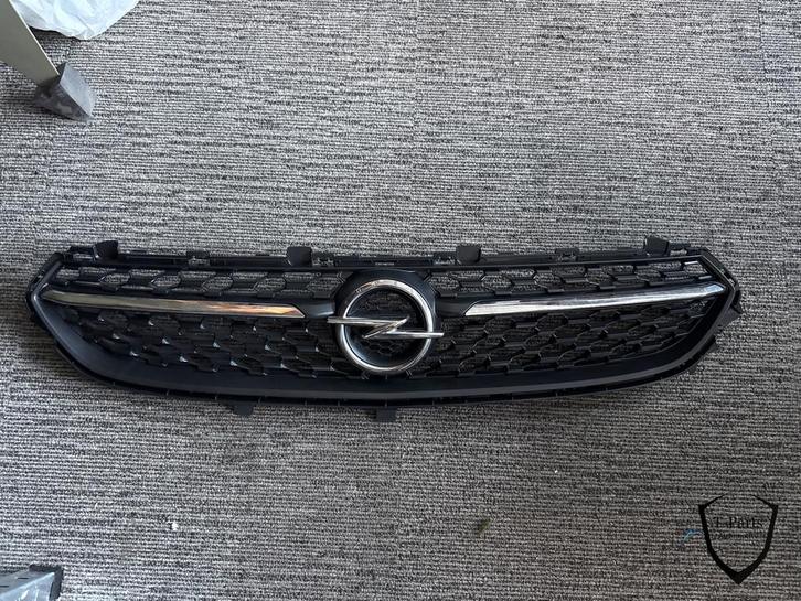 Opel corsa f grille rooster voorbumper bumper, Auto-onderdelen, Carrosserie en Plaatwerk, Bumper, Opel, Gebruikt, Ophalen of Verzenden