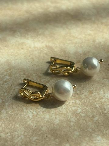 Oorbellen goud met Parel infinity beschikbaar voor biedingen