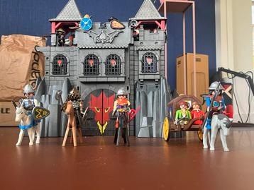 Playmobil drakenridderkasteel met vele ridders en schatten beschikbaar voor biedingen