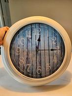 Grote wandklok landelijk wit met blauw, Huis en Inrichting, Ophalen of Verzenden, Zo goed als nieuw