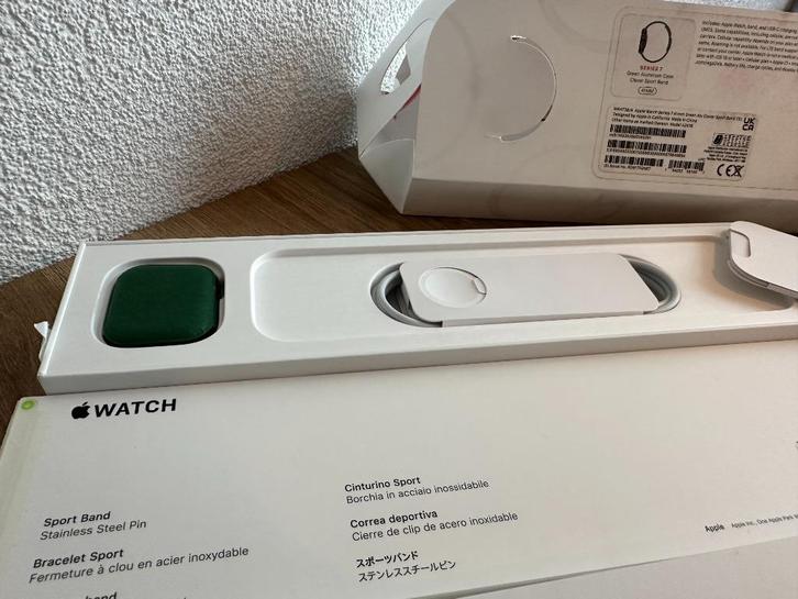 Apple Watch Series 7 41MM Green Aluminum Case ** NIEUW **, Sieraden, Tassen en Uiterlijk, Smartwatches, Nieuw, iOS, Groen, Afstand