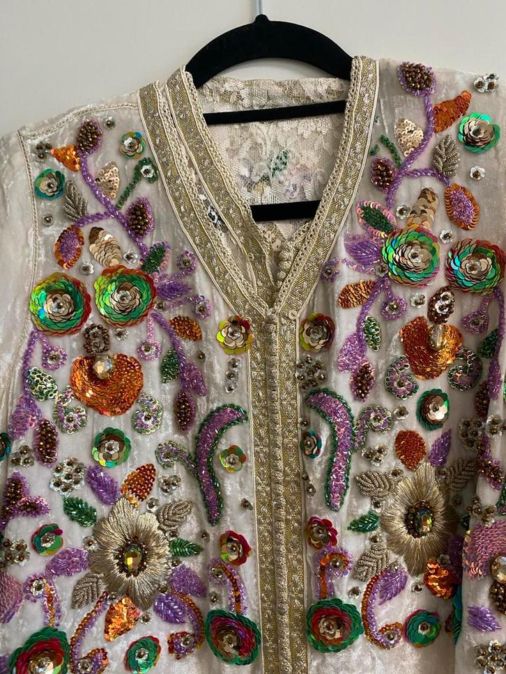 Handgemaakte Caftan - Prachtig!, Kleding | Dames, Jurken, Zo goed als nieuw, Maat 38/40 (M), Beige, Onder de knie, Ophalen of Verzenden