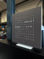 Nieuw Qlocktwo Woordklok Design klok Espresso, Wandklok, Nieuw, Ophalen of Verzenden, Qlocktwo