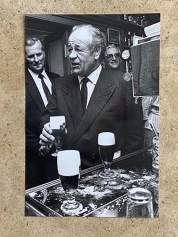 Org z/w foto 20x30 cm van Freddy Heineken met een biertje beschikbaar voor biedingen
