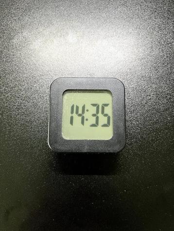 Digitale Klok met Alarm beschikbaar voor biedingen