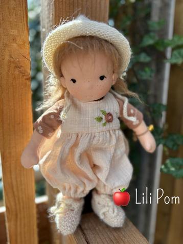 Waldorf inspired LiliPom pop Katie beschikbaar voor biedingen