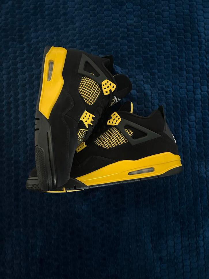 Jordan 4 Thunder - Maat 45 EU - Deadstock, Kleding | Heren, Schoenen, Nieuw, Sneakers of Gympen, Zwart, Ophalen of Verzenden