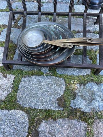 Set koperen koekepannen 7 delig antiek brocante beschikbaar voor biedingen