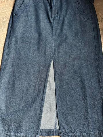 Denim kokerrok beschikbaar voor biedingen