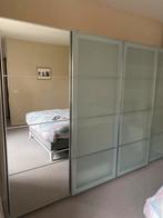Grote schuifdeurkast met spiegel en melkglas, Huis en Inrichting, Kasten | Kledingkasten, Gebruikt, 200 cm of meer, Ophalen of Verzenden