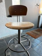 Antieke Industriële Kruk, Ophalen