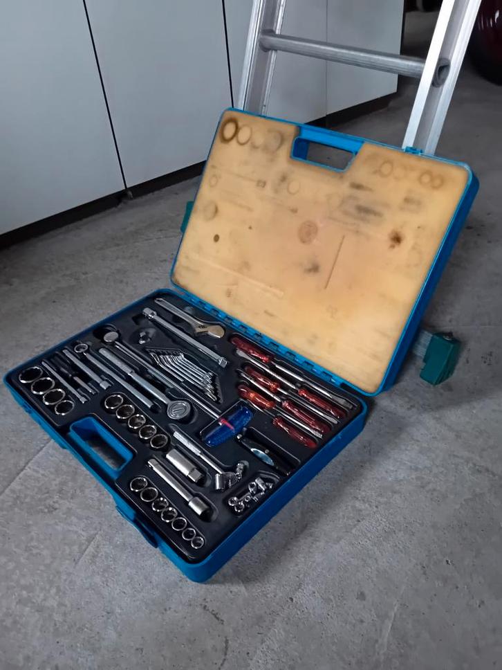 Gereedschapskist met diverse gereedschappen, Doe-het-zelf en Verbouw, Gereedschap | Handgereedschap, Gebruikt, Ophalen of Verzenden