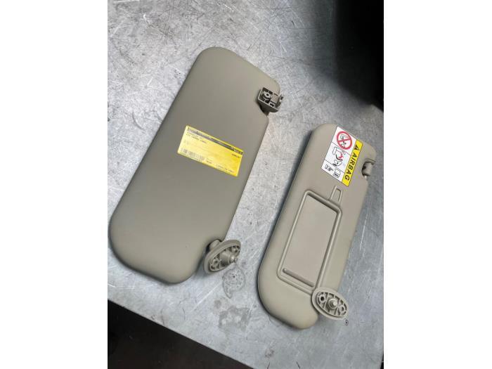 Zonneklep set van een Kia Carens, Auto-onderdelen, Interieur en Bekleding, Kia, Gebruikt, 3 maanden garantie, Ophalen of Verzenden