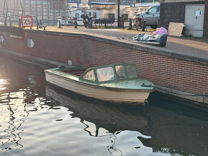 Zweedse Campingboot (opknapper), Watersport en Boten, Sloepen, Gebruikt, Tot 10 pk, 3 tot 6 meter, Buitenboordmotor, Benzine, Polyester