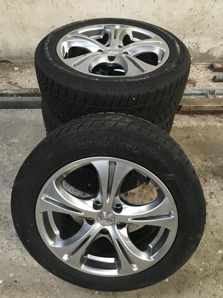 Toyota Avensis aluminium velgen met winterbanden, Auto-onderdelen, Banden en Velgen, Banden en Velgen, Winterbanden, 16 inch, 205 mm
