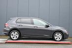 Volkswagen Golf 1.0 TSI Life Business camera agr (bj 2022), Auto's, Gebruikt, Euro 6, Bedrijf, Handgeschakeld