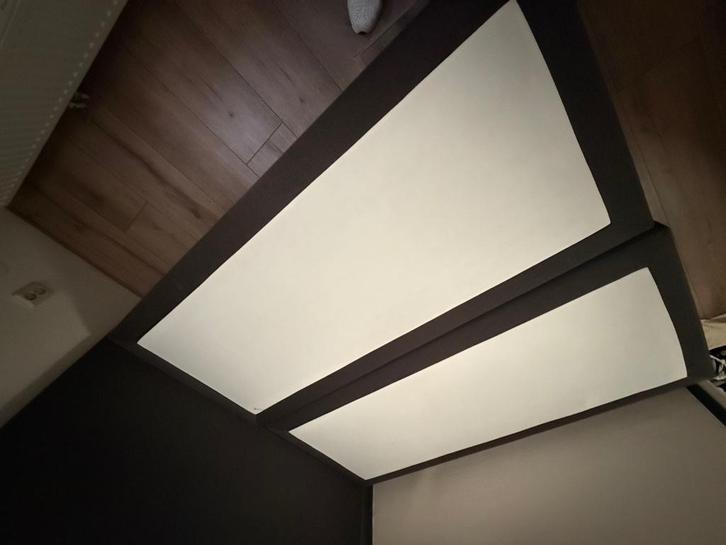Zgan boxspring, Huis en Inrichting, Slaapkamer | Boxsprings, Zo goed als nieuw, 180 cm, 200 cm, Tweepersoons, Wit, Grijs, Zwart