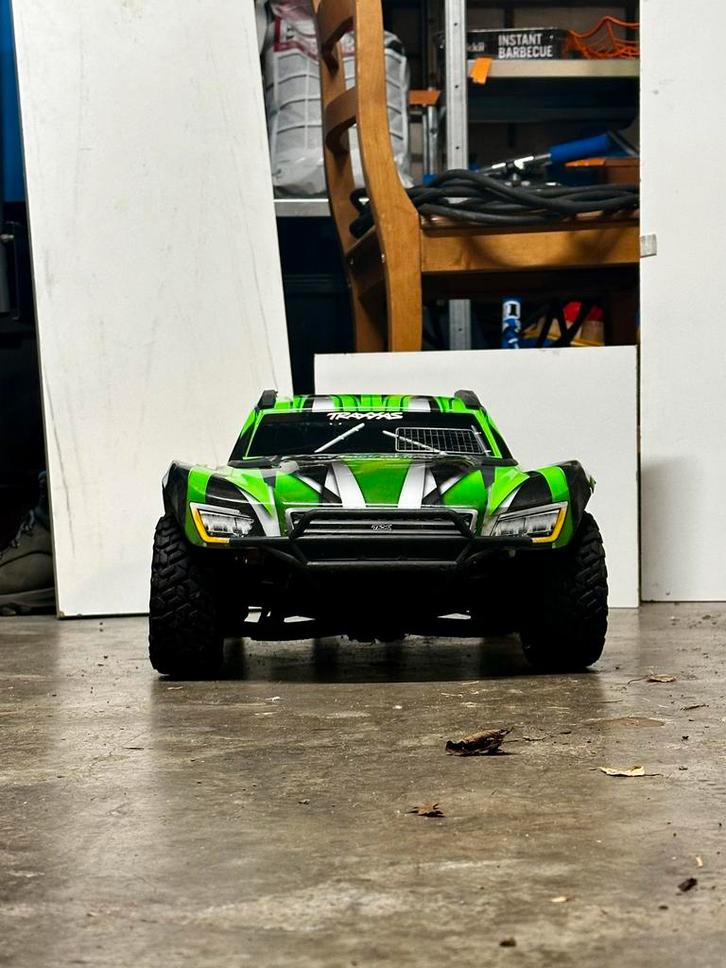 Traxxas MAXX slash 6S - groen. 4x traxxas lipo, dual charger, Hobby en Vrije tijd, Modelbouw | Radiografisch | Auto's, Zo goed als nieuw