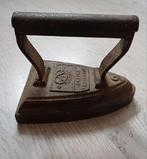 Vintage strijkijzer strijkbout gietijzer kachelbout, Antiek en Kunst, Ophalen