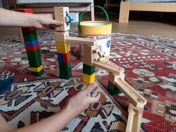 Stabiele houten knikkerbaan, leuk kinderspeelgoed beschikbaar voor biedingen