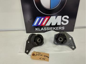 BMW E23 achteras ophangrubbers links en rechts NIEUW beschikbaar voor biedingen