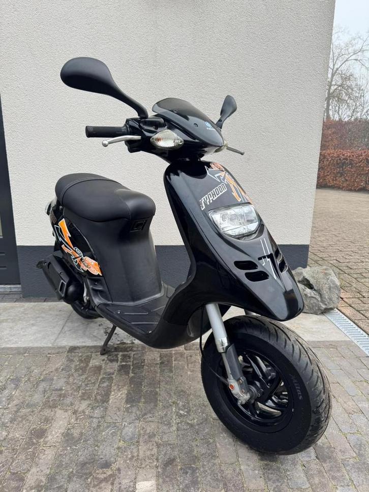 ⭐️Piaggio typhoon 50cc 2 takt NIEUWSTAAT 11313 kilometer⭐️, Fietsen en Brommers, Scooters | Piaggio, Ophalen