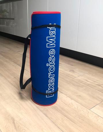 Yoga en excersize mat beschikbaar voor biedingen